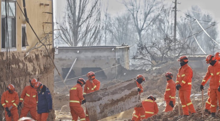 Death toll in China earthquake climbs to 131 as rescuers battle cold waves